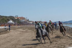 San Vincenzo: Palio sulla spiaggia chiuderà stagione Etrusca
