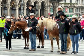 Milano, cavalli e Confagricoltura in Piazza del Duomo